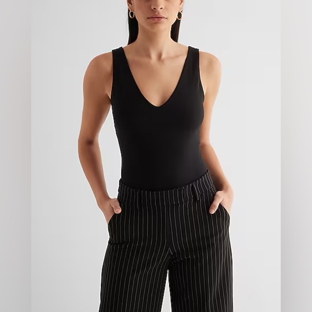 🏷️ 🛍️ NWT Express PURPLE Body Contour Stretch Double V-Neck Thong Bodysuit 🏷️ 🛍️